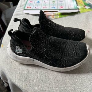 Gently used girls sketchers size 13.5